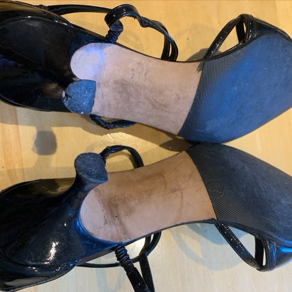 Manola Blahnik Patent Leather shoes - Picture 2 of 3